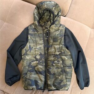 Under Armour Boys Camo Hooded Puffer Jacket – Youth Small (YSM)